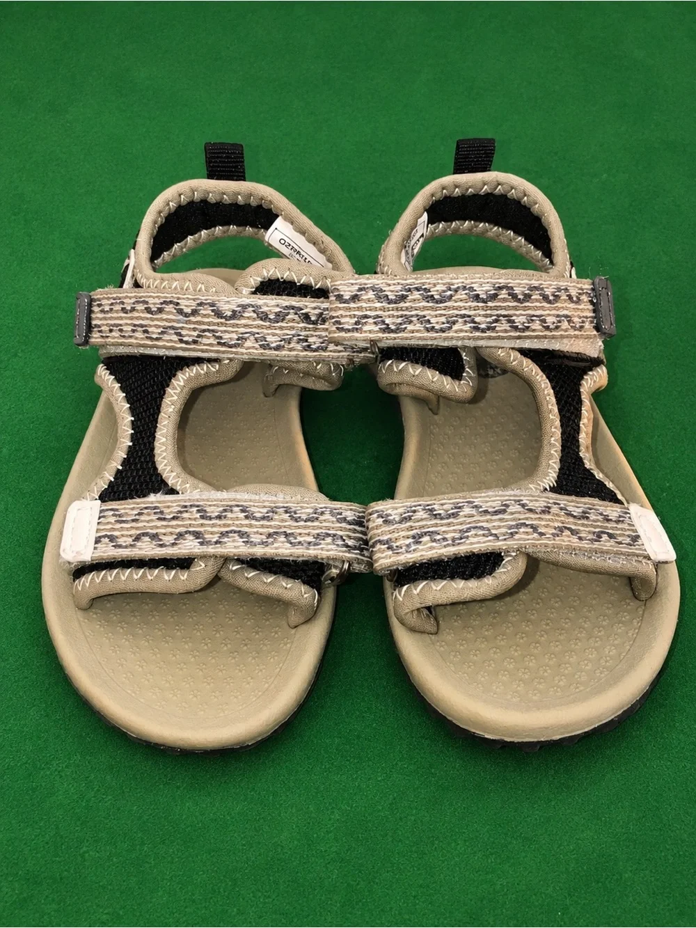 OshKosh B'gosh Tan and Black Adjustable Hook-and-Loop Sandals